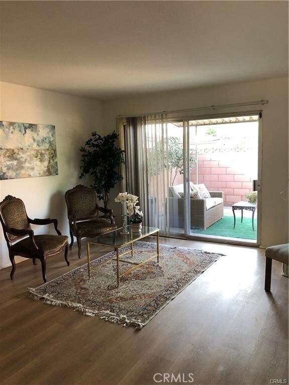 Foto del edificio - 5004 Farago Ave
