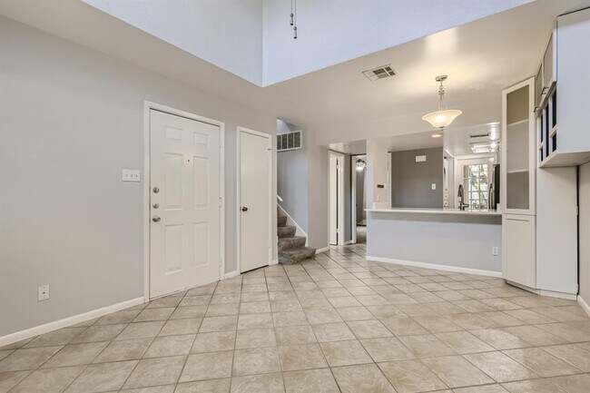 Building Photo - 2104 Cullen Ave