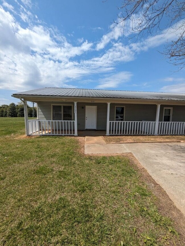 Building Photo - 5121 Ponderosa Dr