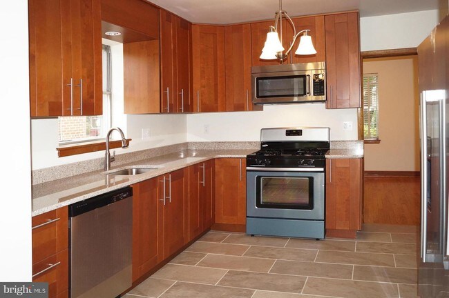 Foto del edificio - 5620 MacArthur Blvd NW