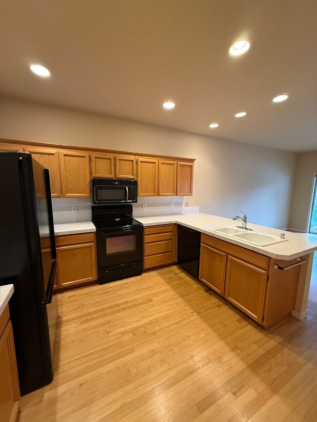 Building Photo - Spacious Two Bedroom Condo With Breathtaki...