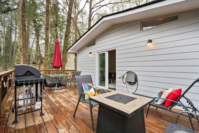 Building Photo - 306 Jason Ct