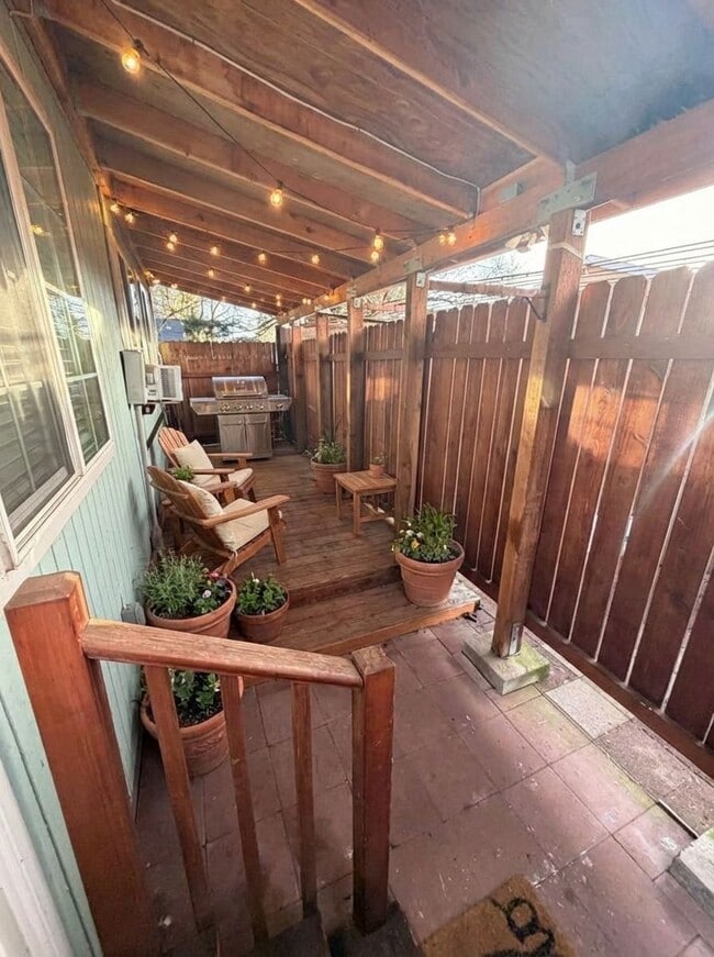 Building Photo - 13330 Clairmont Way