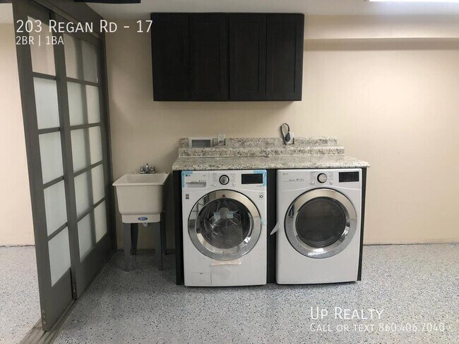 Foto del edificio - 203 Regan Rd