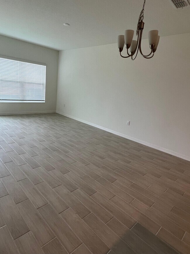 Foto del edificio - 1632 Papaya Cir.