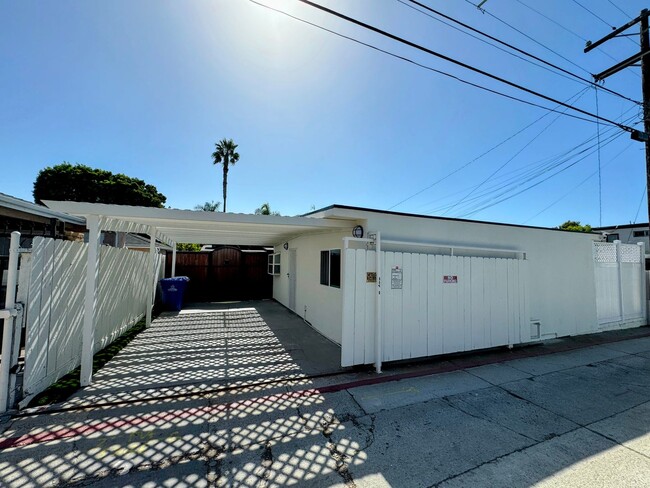 Building Photo - North Pacific Beach 1 Bedroom/1 Bathroom w...