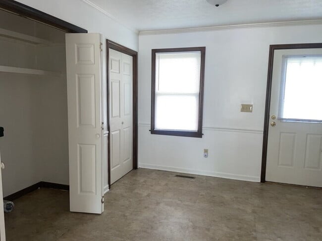 Building Photo - "Charming 3-Bedroom Sanctuary with 2 Full Baths in Prime Simpsonville Location!"