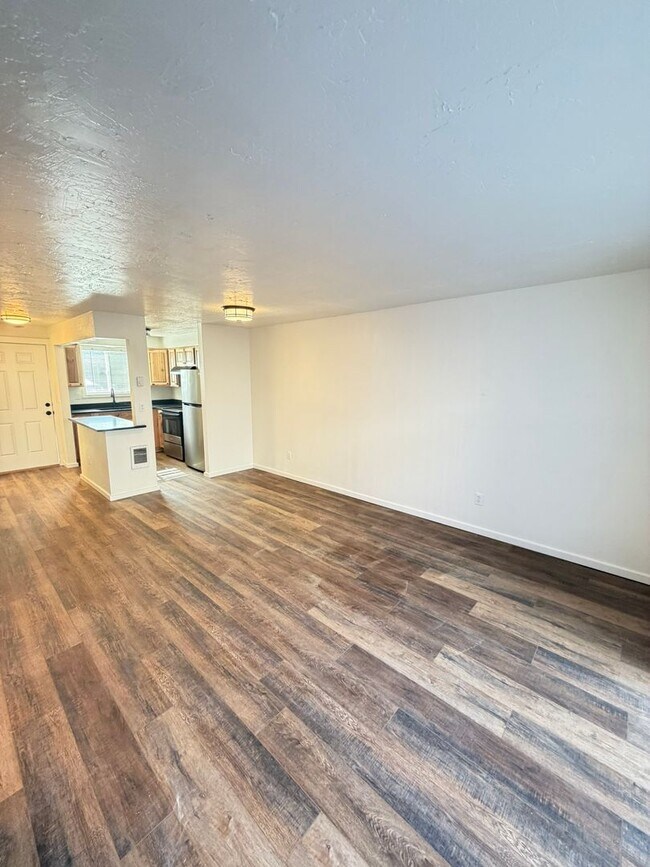 Foto del edificio - 2 Bedroom Town House! **MOVE IN SPECIAL**