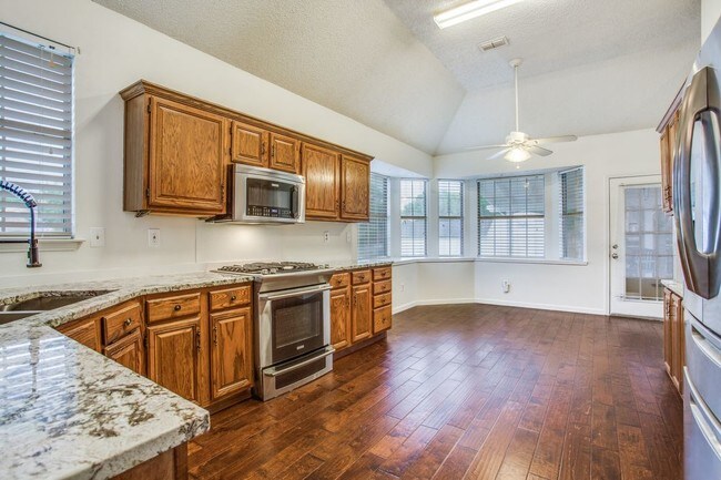 Foto del edificio - Beautiful 3-story home on Desoto area