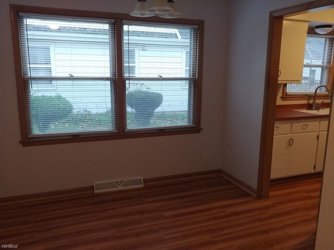 Building Photo - 3 br, 1 bath  - 3239 S 76th St Apt 1