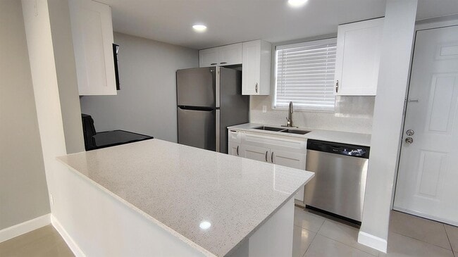 Building Photo - 6331 La Costa Dr