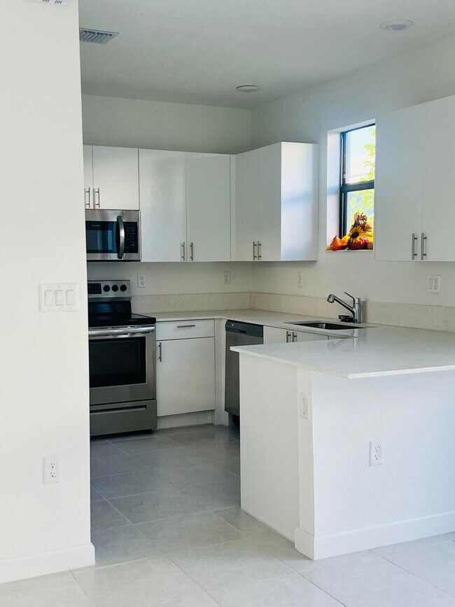 Building Photo - 28501 SW 134th Pl