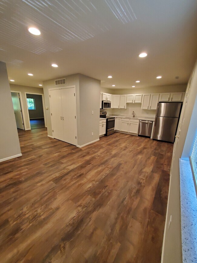 Building Photo - 2322 College St