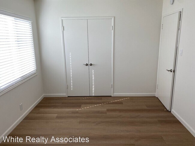 Building Photo - 3 br, 1 bath House - 3742 Iroquois Ave
