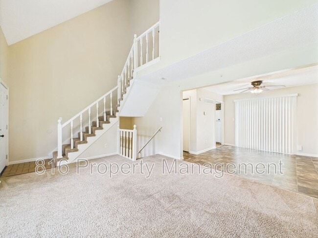 Building Photo - 164-168 SW Robin Rd