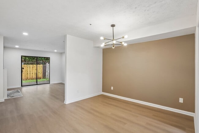 Building Photo - 2280 Wellington Cir