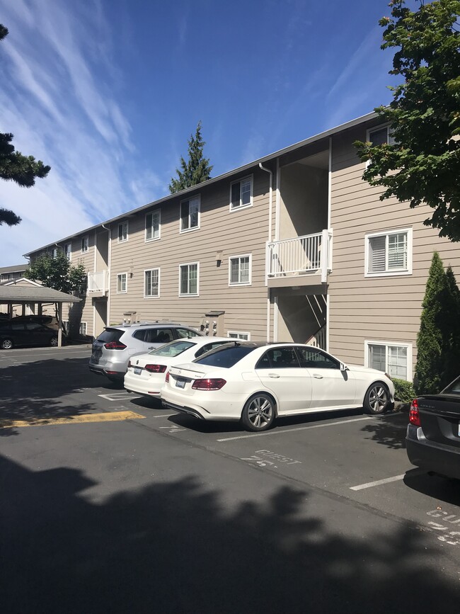 Building Photo - 1144 N 198th St