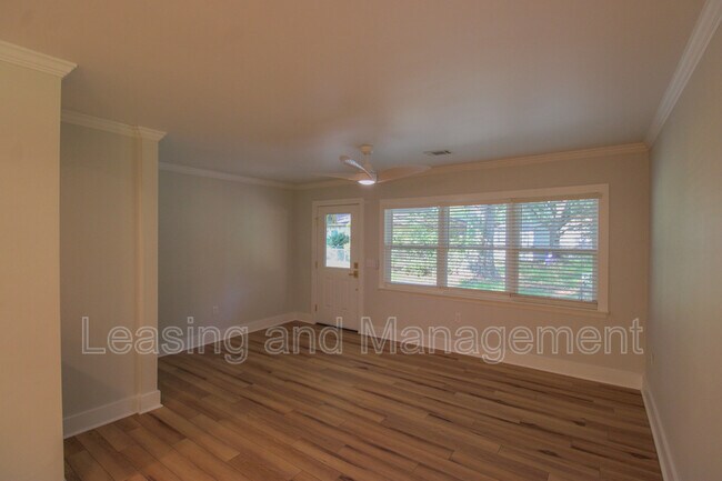 Foto del edificio - 1757 Skinner Ave