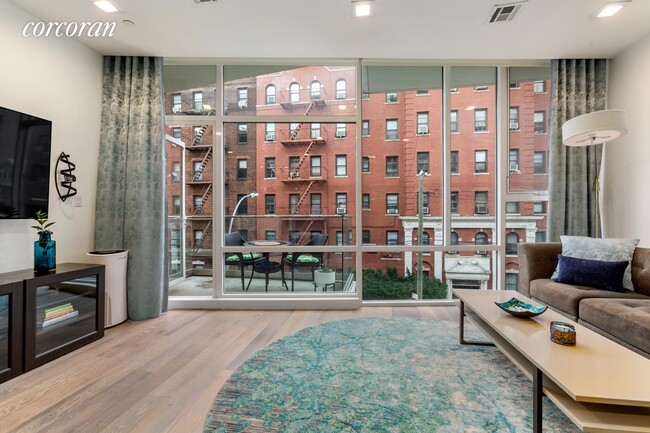 Foto del edificio - 1769 E 13th St