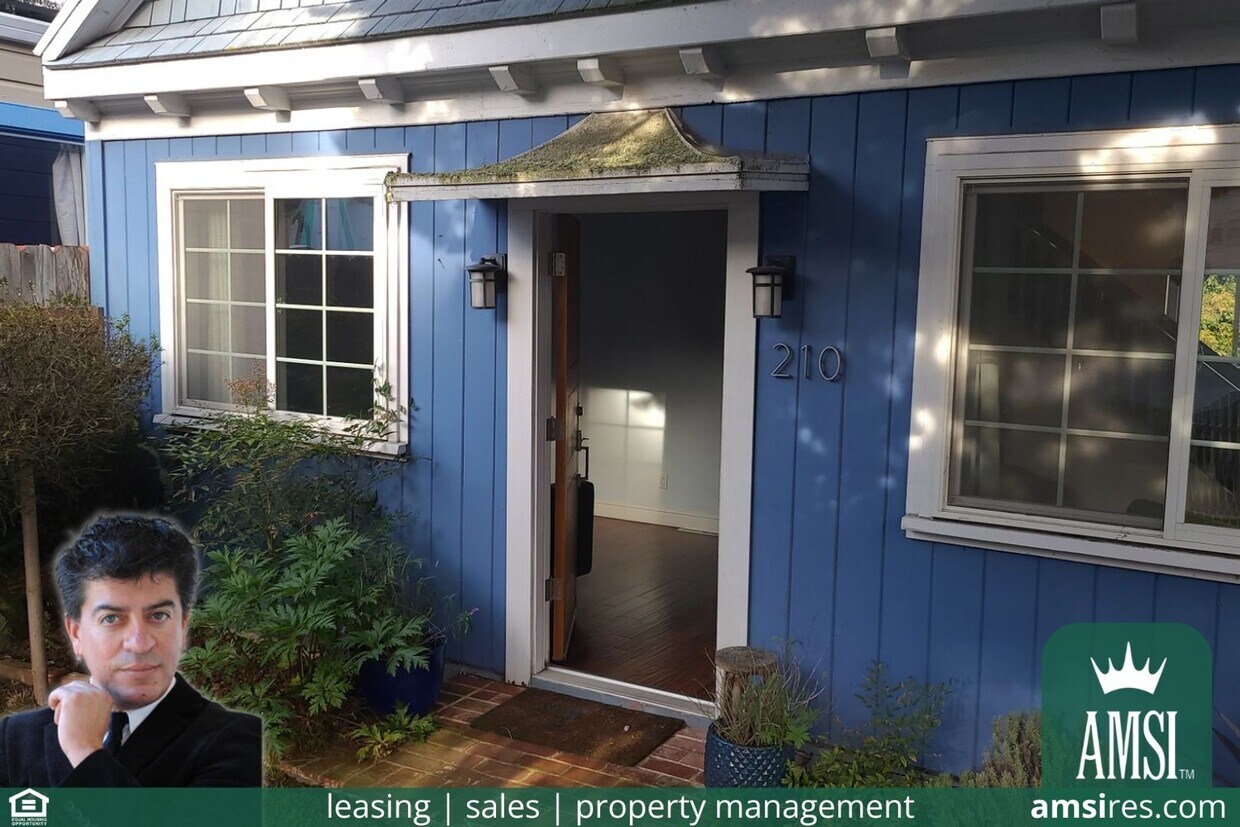Primary Photo - Gorgeous Petite Single Family House with b...