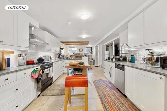 Foto del edificio - 469 Evergreen Ave
