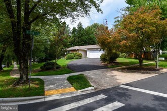 Building Photo - 16500 Sioux Ln