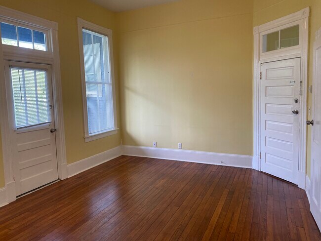 Foto del edificio - 402 E Duffy St