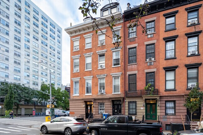 Building Photo - 402 W 22nd St
