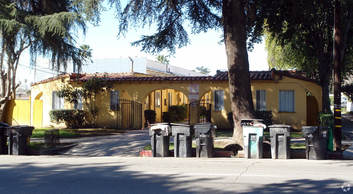 Primary Photo - 2142 N Arrowhead Ave