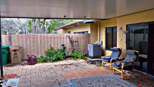 Foto del edificio - 7509 SW 26th Ct