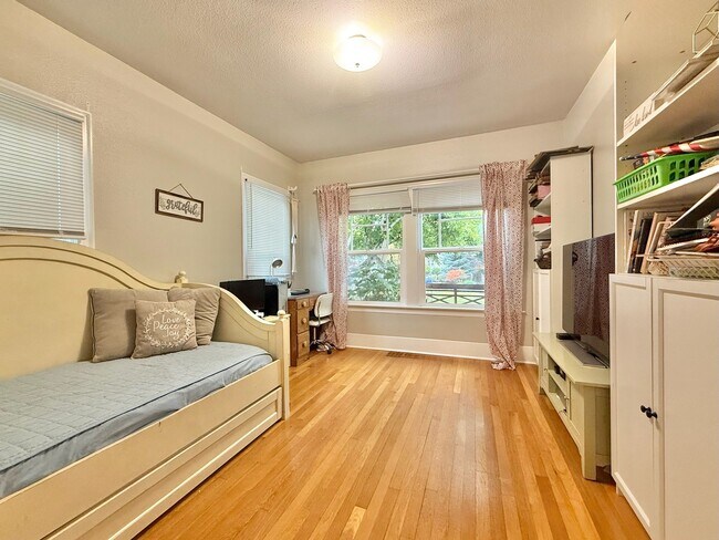 Foto del edificio - 342 W Chapman Ave