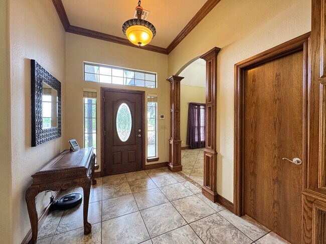 Foto del edificio - 8147 Shadow Lake Dr