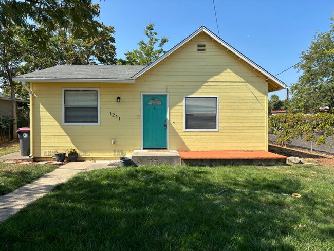 Building Photo - 1211 Niantic St