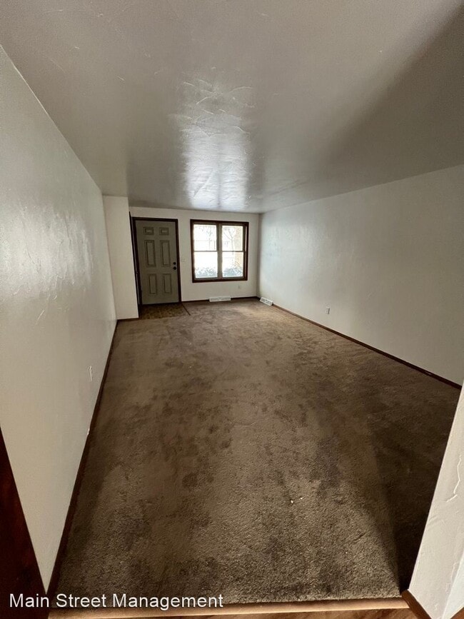 Building Photo - 2 br, 1 bath House - 2125 Packerland Dr.