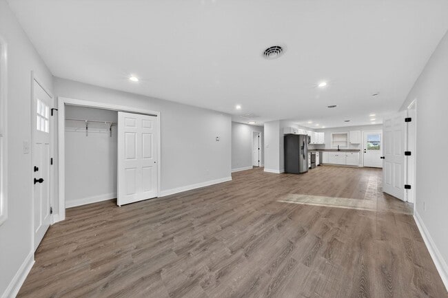 Building Photo - Newly Renovated 4BR/2BA in Newark - $2,400.00