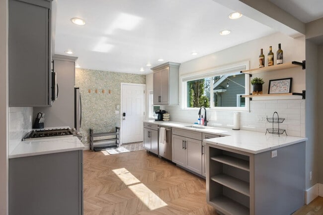 Foto del edificio - 7938 Densmore Ave N