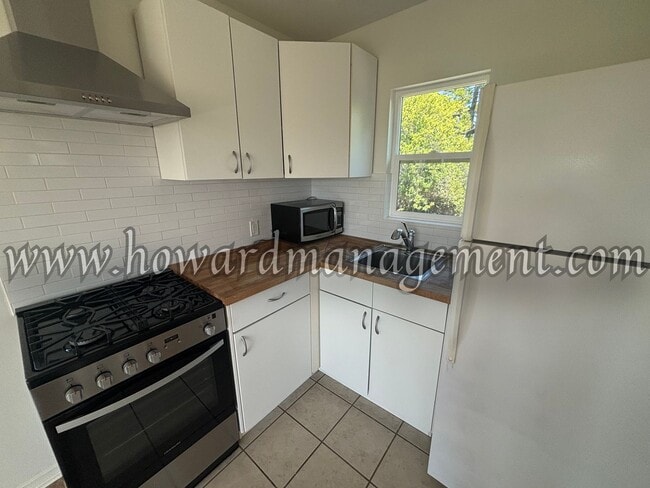 Building Photo - 01658CE