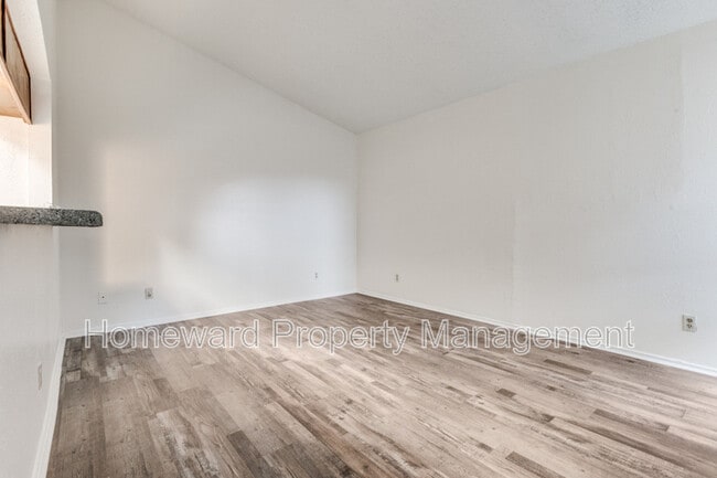 Building Photo - 3930 Portland St