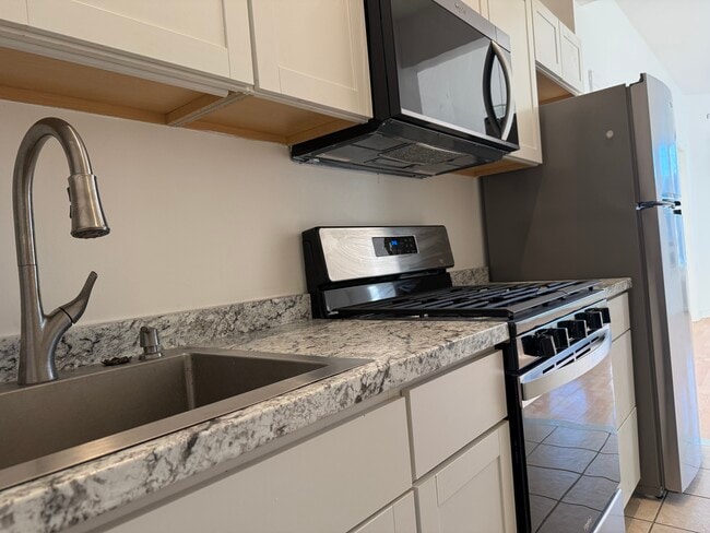 Building Photo - 7509 60th Ln