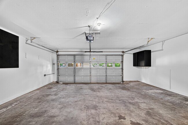 Building Photo - 812 Fleetwood Pl Dr