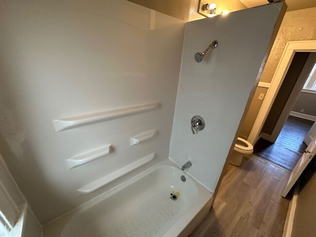 Foto del edificio - 3573-3575 N 11th St./1109 W Finn Pl. (3 Unit)