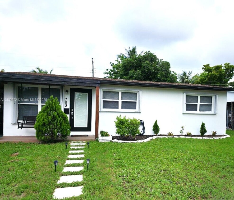 Foto principal - 712 SW 22nd Terrace