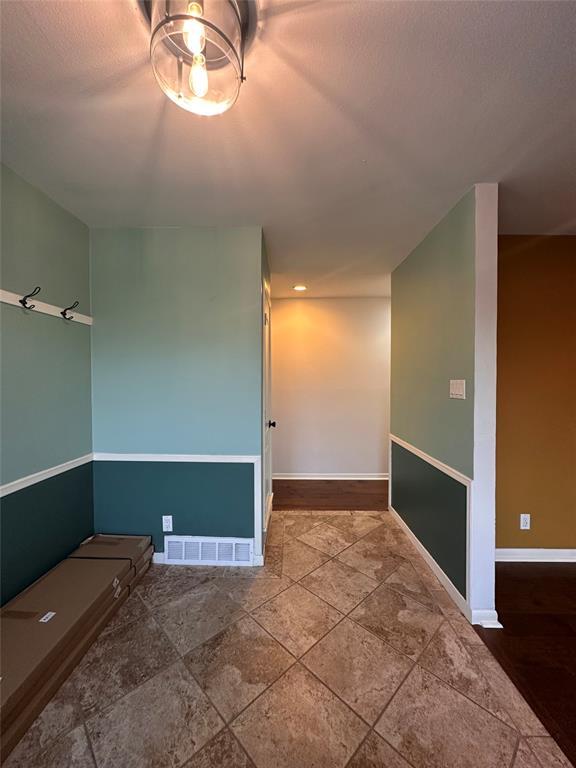 Building Photo - 6602 Willamette Dr