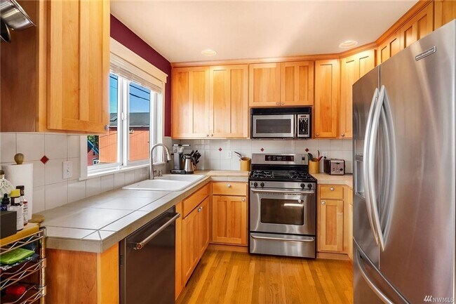 Foto del edificio - Spacious East Queen Anne Town Home- short walk to Fremont