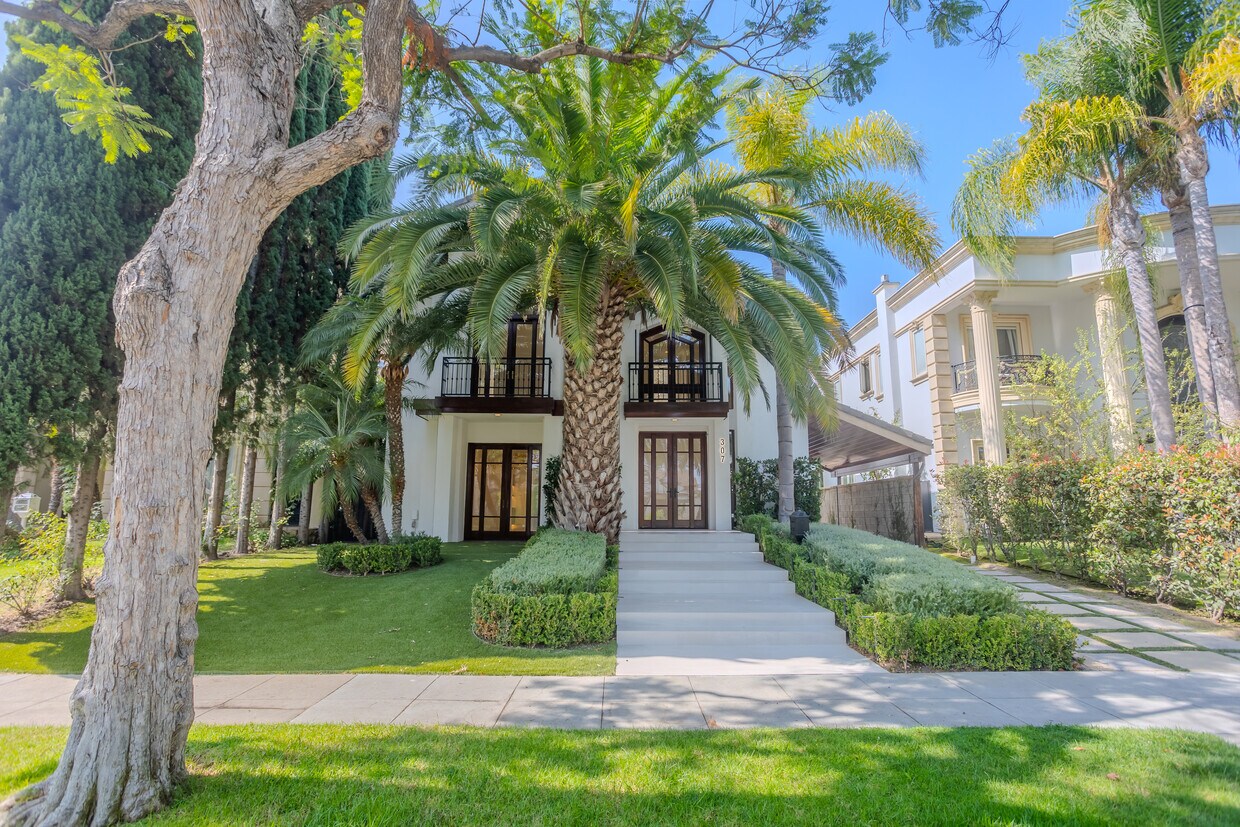 307 N Oakhurst Dr, Beverly Hills, CA 90210 House Rental in Beverly