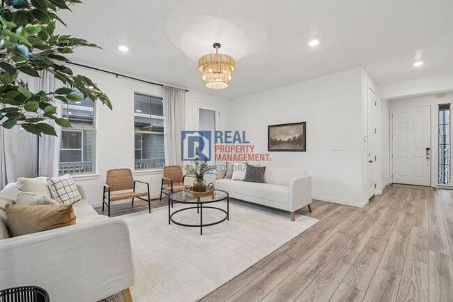 Building Photo - 8396 Bijou Crk Ave