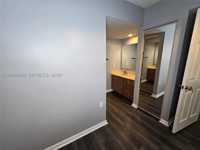 Building Photo - 1526 Whitehall Dr