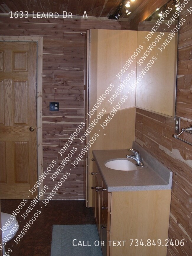 Building Photo - 1633 Leaird Dr