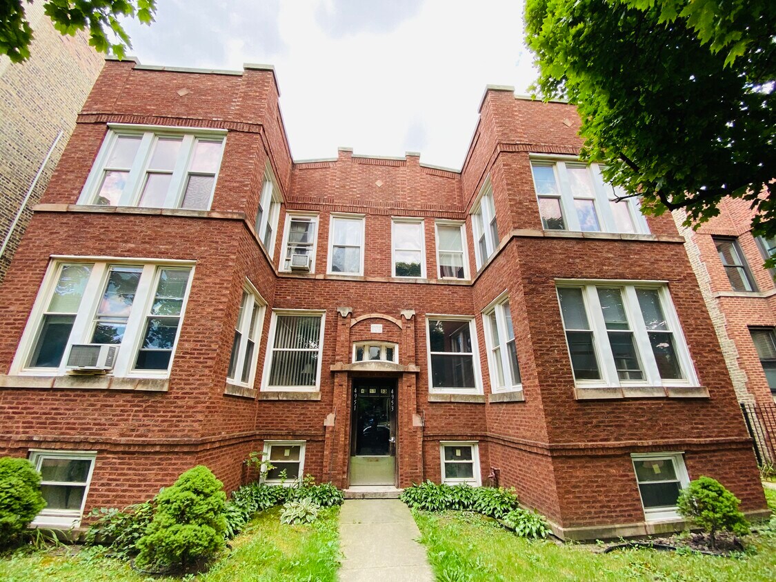 4951 W Belle Plaine Ave, Chicago, IL 60641 4951 W Belle Plaine Ave
