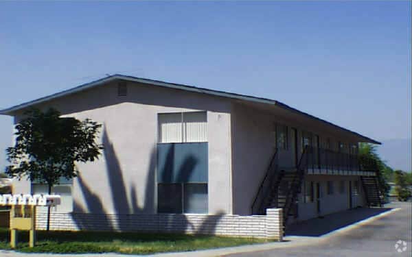 Primary Photo - 25422 Cole St